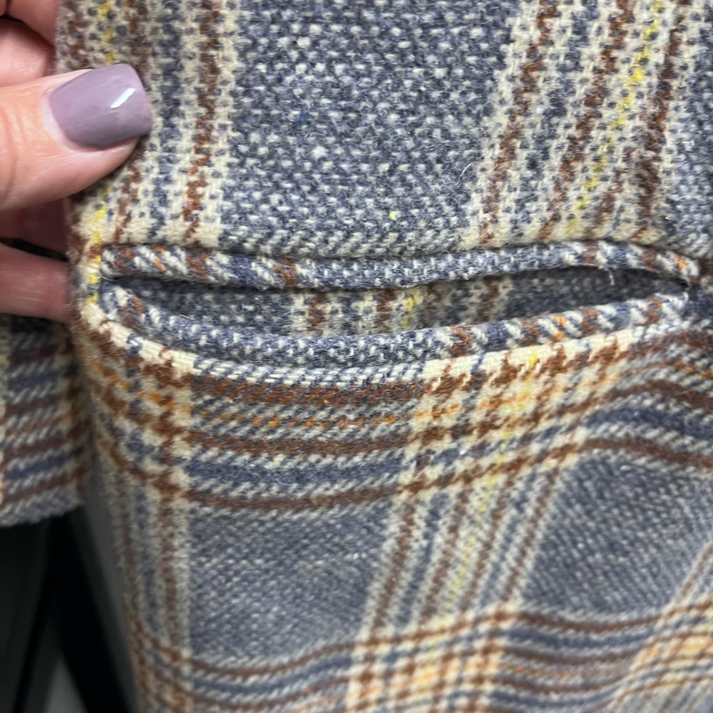 BB Dakota Plaid Coat with Blue Interior - Picture 4 of 5